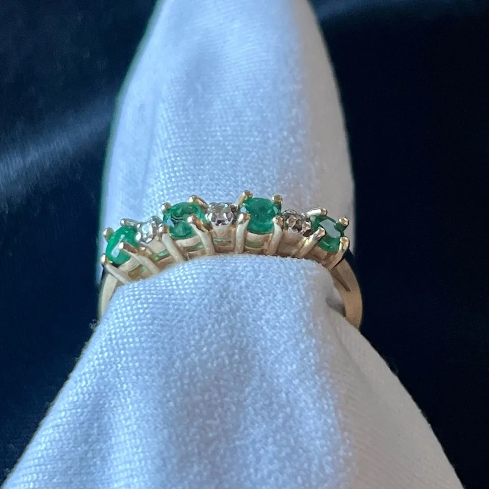 14K yellow gold ring with emeralds and diamonds. - Picture 6 of 16